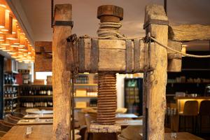 A restaurant or other place to eat at Albergo Del Chianti