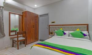 Voodi või voodid majutusasutuse Hotel Abhi Suites toas