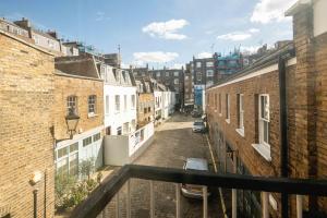 a view of an alley in a city with buildings at Marylebone Apartments by Sleepy Lodge London in London