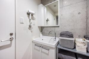 Kamar mandi di 原田屋Hotel 4F