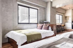 Tempat tidur dalam kamar di 原田屋Hotel 4F