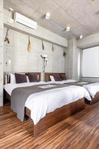 Tempat tidur dalam kamar di 原田屋Hotel 4F