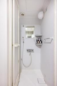 Kamar mandi di 原田屋Hotel 4F