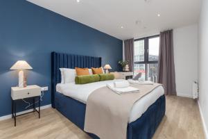 Ένα ή περισσότερα κρεβάτια σε δωμάτιο στο Cable Street Serviced Apartments