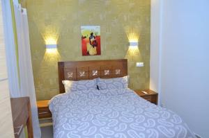 Katil atau katil-katil dalam bilik di Appartement Spacieux à la Cité d'Émergence 2 chambres