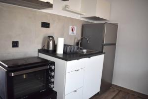 Kuchyň nebo kuchyňský kout v ubytování MALUX Aegean Maisonettes