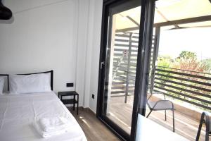 Postel nebo postele na pokoji v ubytování MALUX Aegean Maisonettes