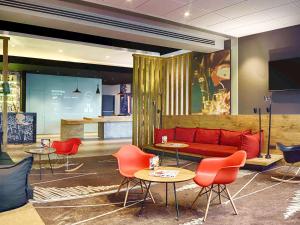 Uma área de estar em Ibis Istanbul Zeytinburnu