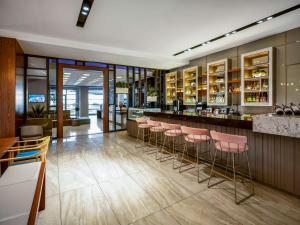 Lounge nebo bar v ubytování Novotel Trabzon