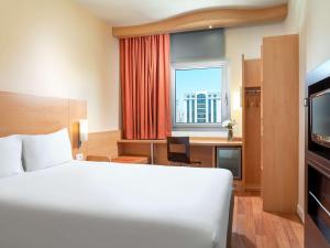 Postel nebo postele na pokoji v ubytování ibis Adana