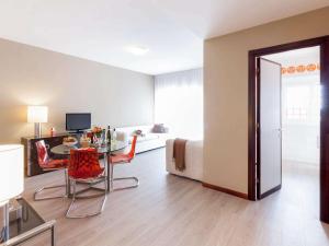 TV a/nebo společenská místnost v ubytování Aparthotel Adagio Rome Vatican