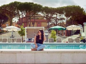 Bazén v ubytování Aparthotel Adagio Rome Vatican nebo v jeho okolí