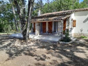 a small white house with a tree in front of it at MAISON au calme en pleine nature 2 PERSONNES in Fayence