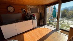 Kuchyň nebo kuchyňský kout v ubytování studio dans un chalet en montagne + 14 fotografií