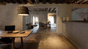 TV a/nebo společenská místnost v ubytování Townhouse Weisses Kreuz Boutiquehotel