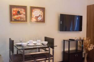 TV a/nebo společenská místnost v ubytování The Gramercy Residences