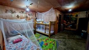 Katil atau katil-katil dalam bilik di J Travel Trail Inn- Bed Space in Hubangon, Mahinog, Camiguin