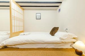 Postel nebo postele na pokoji v ubytování 上海小胖纸民宿-南京西路1店-静安别墅