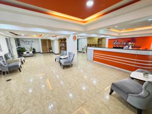 a lobby of a salon with chairs and a counter at Bensri residence pattaya in Pattaya South