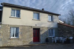 Το κτήριο όπου στεγάζεται  η παραθεριστική κατοικία