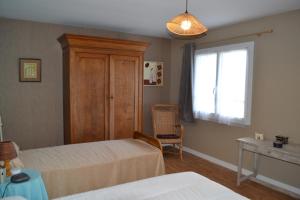 Ένα ή περισσότερα κρεβάτια σε δωμάτιο στο Maison des Marais