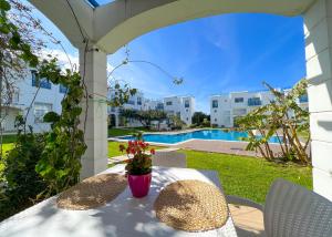 Baseinas apgyvendinimo įstaigoje Garden Loft with Pool in Alsancak Kyrenia by HolidayKeys arba netoliese