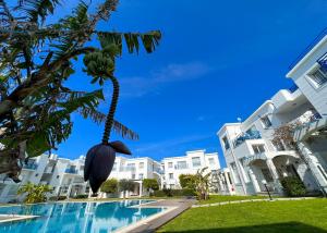 Baseinas apgyvendinimo įstaigoje Garden Loft with Pool in Alsancak Kyrenia by HolidayKeys arba netoliese