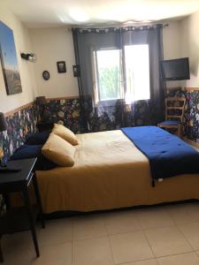 a bedroom with a large bed and a window at Au bord de l eau in Surba
