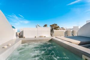 Bazén v ubytování Oasis Suites Fira nebo v jeho okolí