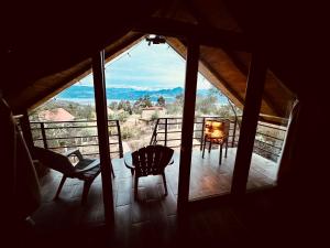 a room with a large window with a table and chairs at Toscana Romántica in Guatavita