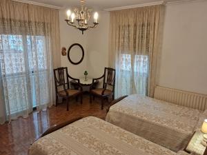 Postel nebo postele na pokoji v ubytování ALBERGUE CASA ARQUEÑA sólo peregrinos con credenciales