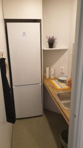 a kitchen with a white refrigerator and a sink at Gracias Inn in Valtimo
