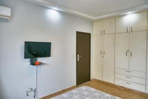 Televizorius ir (arba) pramogų centras apgyvendinimo įstaigoje résidence MAKAYA