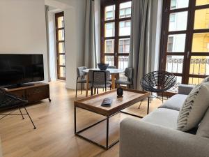 TV a/nebo společenská místnost v ubytování Apartamentos Core Suite Sevilla
