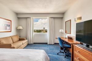 TV a/nebo společenská místnost v ubytování Fiesta Inn Express San Luis Potosí Oriente