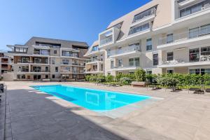a swimming pool in front of a large apartment building at Villa Zephir O3O5G 221 in Nieuwpoort
