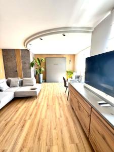 Televízia a/alebo spoločenská miestnosť v ubytovaní Apartament Kamień i Morze