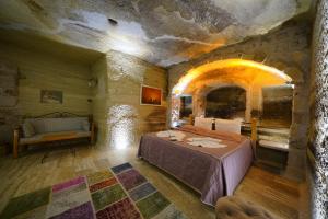 Katil atau katil-katil dalam bilik di Göreme Cave Lodge