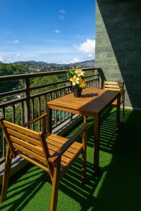 Μπαλκόνι ή βεράντα στο One Aston Residences 2BR Balcony Suite Near Mines View Baguio
