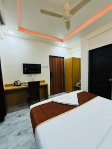 Hotel Fun Suite- Baner Hill客房内的一张或多张床位