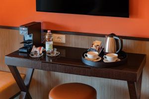 Set per la preparazione di tè e caffè presso Starhotels Michelangelo Rome