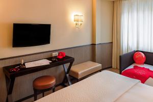 TV o dispositivi per l'intrattenimento presso Starhotels Michelangelo Rome