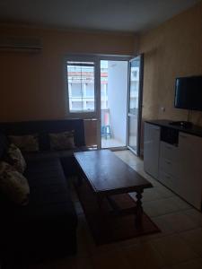 Η κουζίνα ή μικρή κουζίνα στο Apartments D&D Sutomore