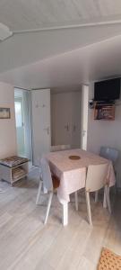 Telewizja i/lub zestaw kina domowego w obiekcie Mobil home Premium Camping 5*