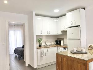 Kuchyňa alebo kuchynka v ubytovaní Apartamentos Varela 14