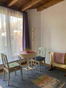 a living room with a table and chairs and a window at Katies Tiny House in Budapest
