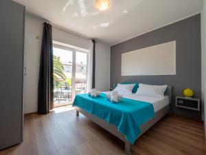 a bedroom with a bed and a large window at Cozy apartment with breakfast on request 1 in Pula