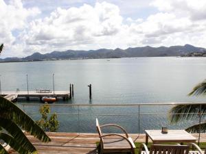 Φωτογραφία από το άλμπουμ του Villa C'est la vue, 2 bedrooms pool and jacuzzi σε Les Terres Basses