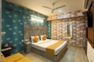 Postel nebo postele na pokoji v ubytování Hotel Airport Paradise At Delhi Airport