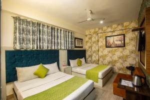 Postel nebo postele na pokoji v ubytování Hotel Airport Paradise At Delhi Airport